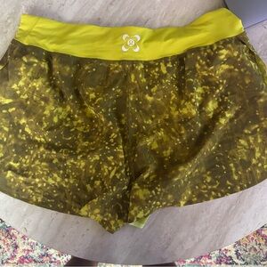 Luluemon SeaWheeze ‘Find your pace high rise short 3” Last Sparks Yellow
